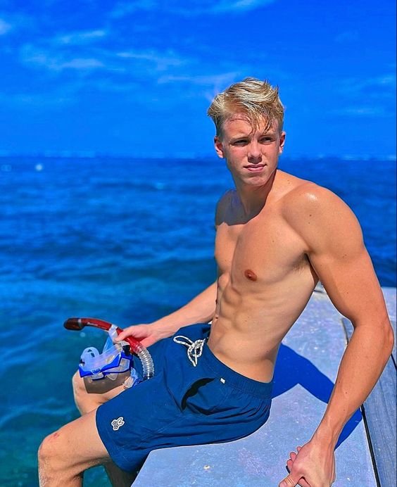 Carson Lueders Shirtless While On Holiday Fit Males Shirtless Naked